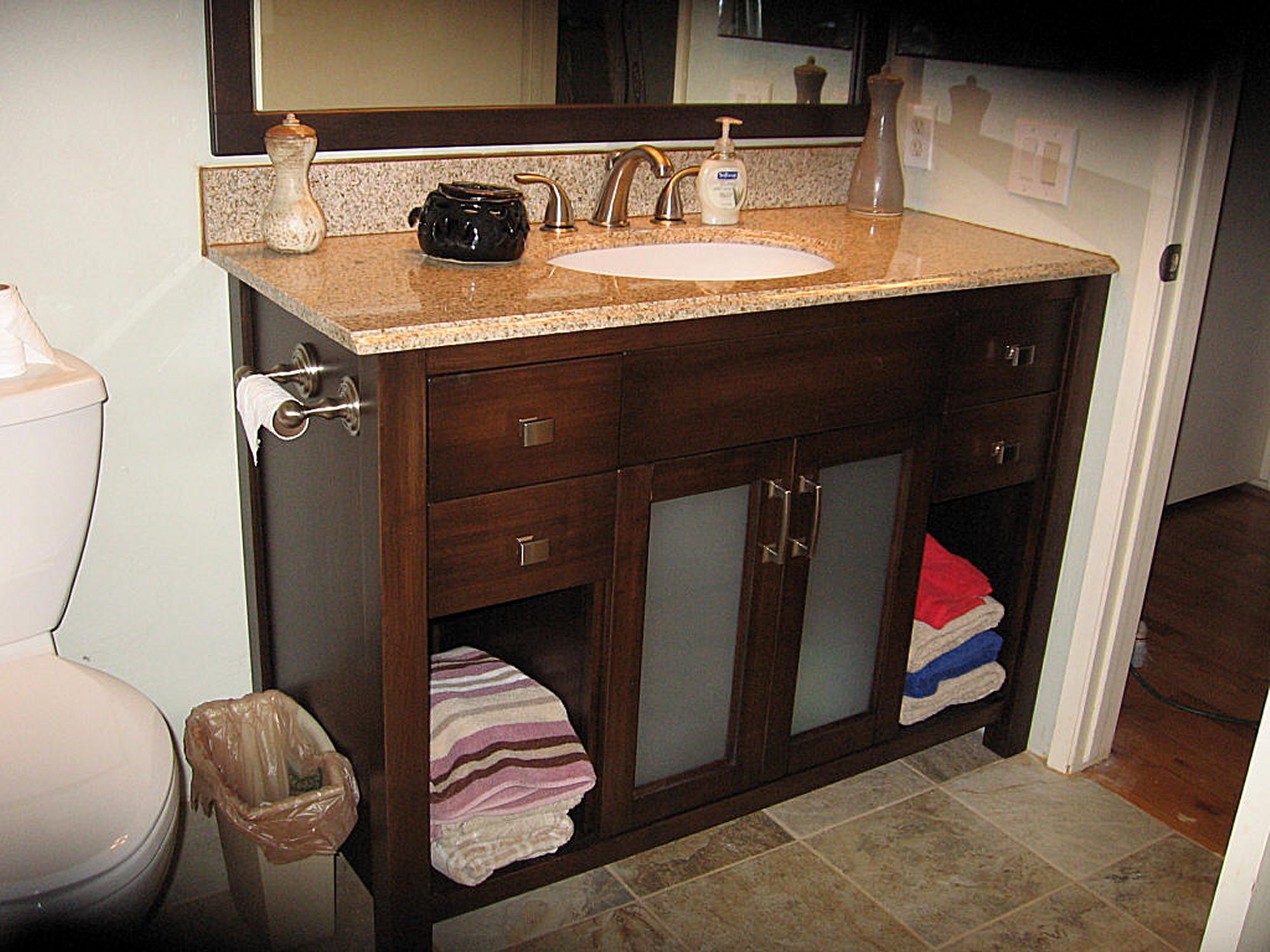 Custom made Bathroom Vanities Manufacturer